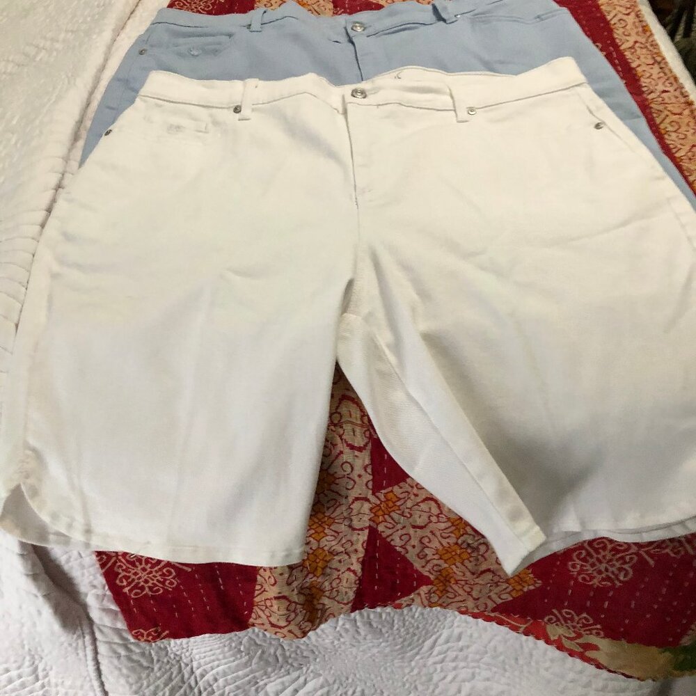 2 Pair Gloria Vanderbilt Amanda Jeans All Round Slimming walking shorts size 18W